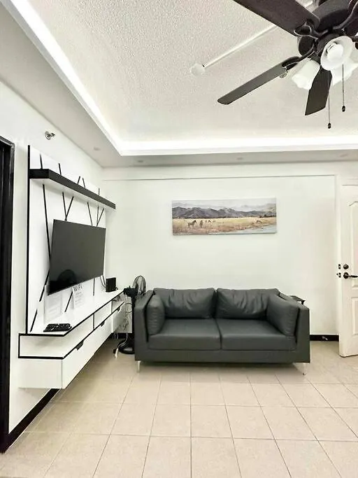 アパート ダバオ　シティ3Br Fully Furnished With Balconyアパートメント
